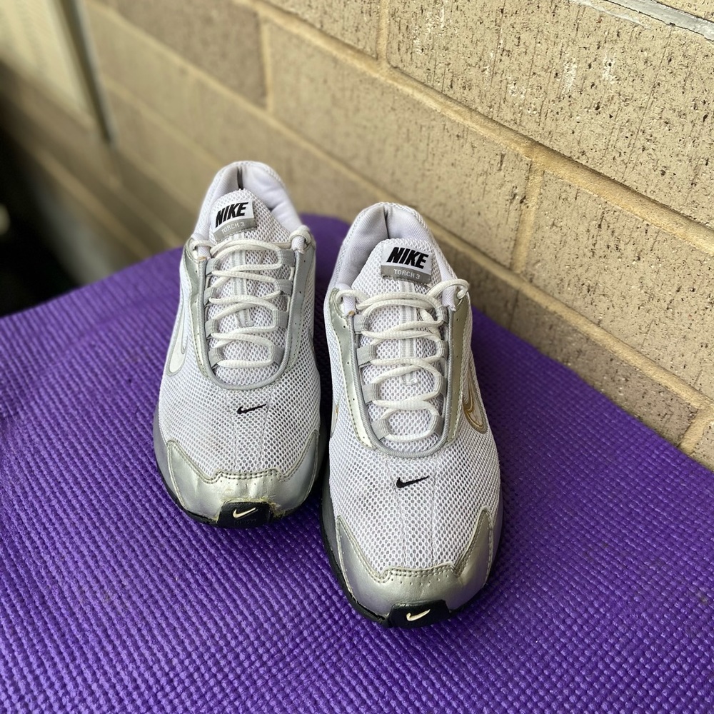 NIKE SNEAKERS
